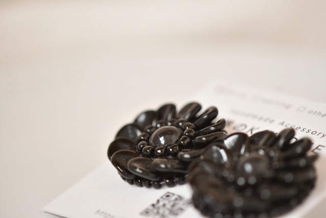 大きいブラックのお花 ピアス