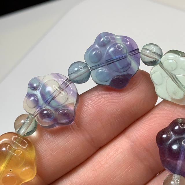 1.カラフル☆肉球フローライト・ブレスレット