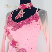 社交ダンス 衣装 スタンダード ドレス スタンダードドレス ワンピース フリル フロート レース デモ 競技 ダンス パーティ ピンク系 ピンク フリルスカート おしゃれ デザイン ふんわり 軽やか 練習用 発表会 大人用 女性用 競技用衣装 ドレスアップ