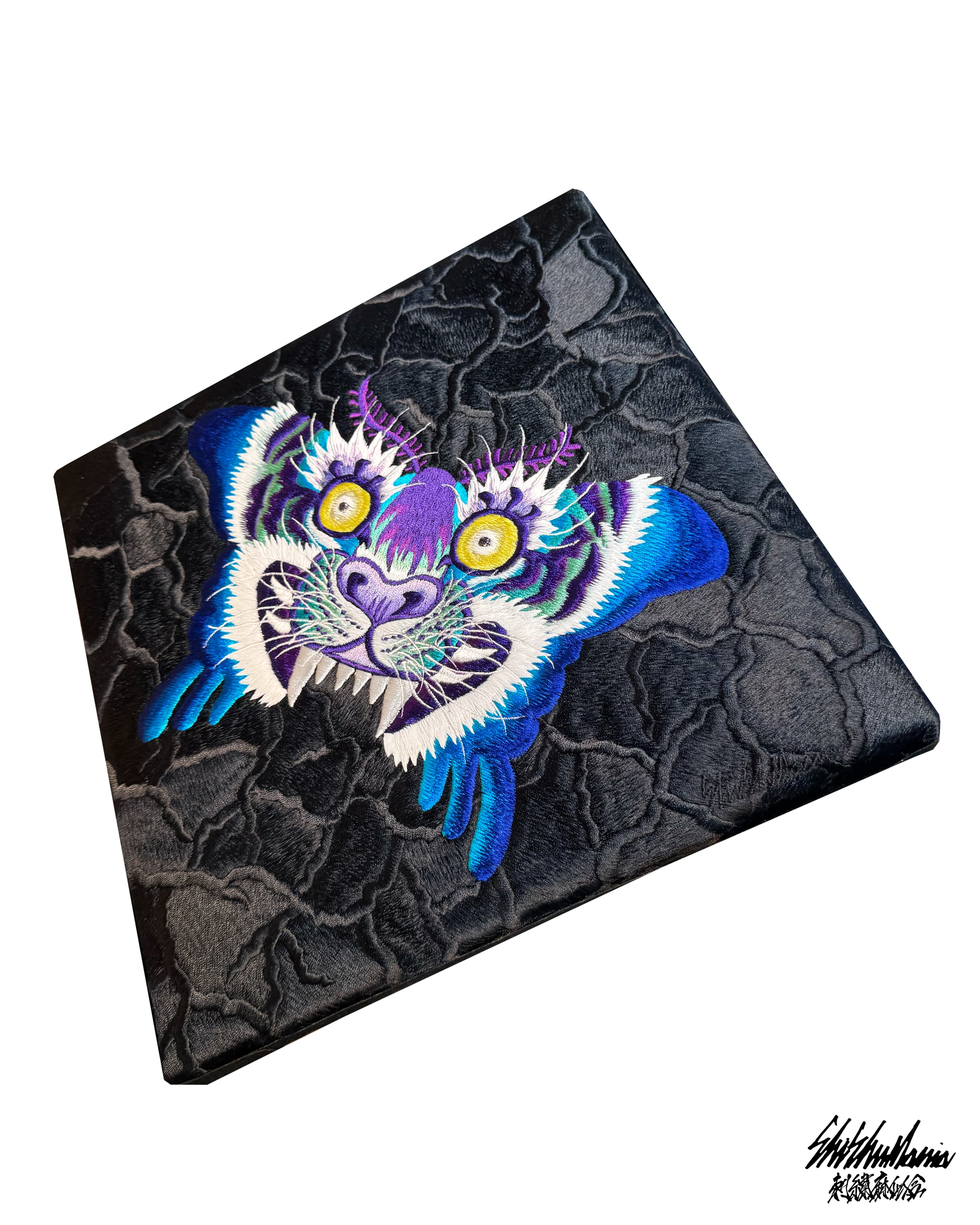 オーロラ蛾虎刺繍ナイロンコーチジャケット | SHISHUMANIA ONLINE STORE