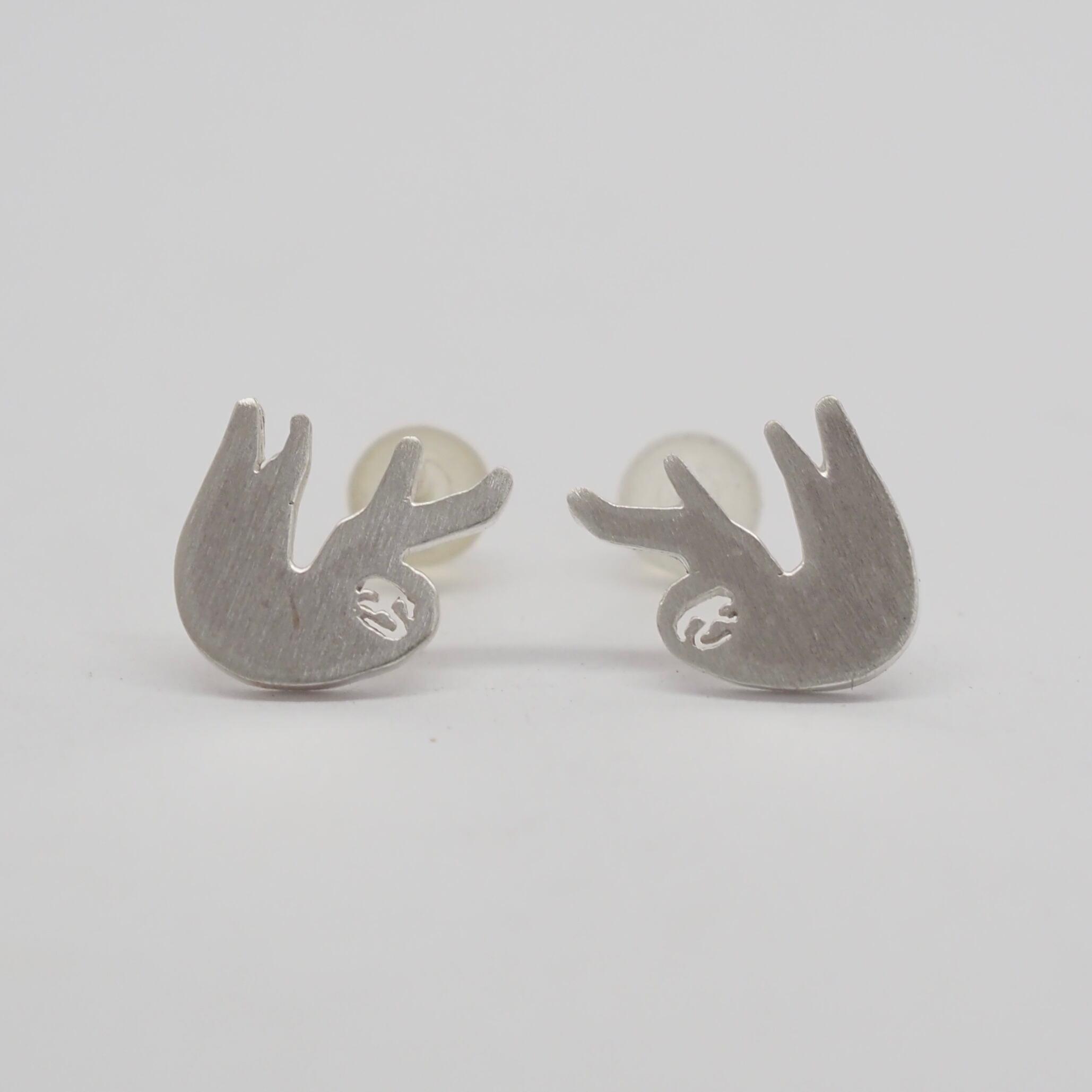 ナマケモノデザイン ピアス(片耳用) ナマケモノシルエットピアス / sloth silhouette earrings