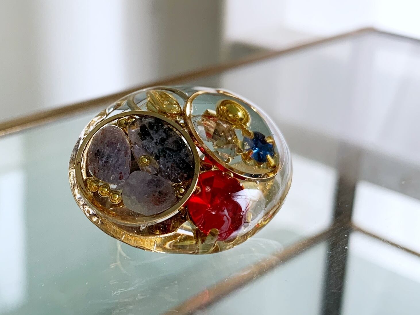 9月の誕生石】感性を研ぎ澄ますアイオライト・オーバル・ポニーフック