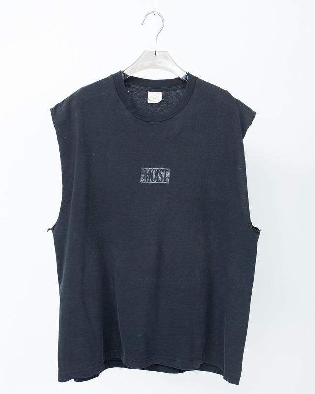 good fade both side print sleeve less T-shirt "MOIST"