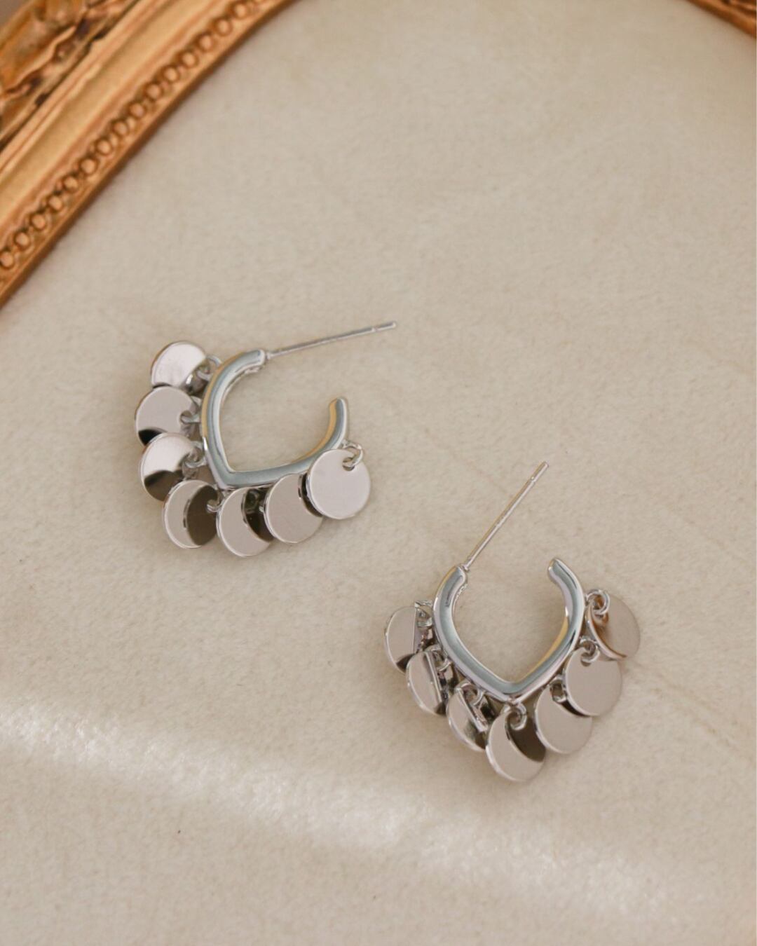 メタルプレートチャームフープピアス G25055