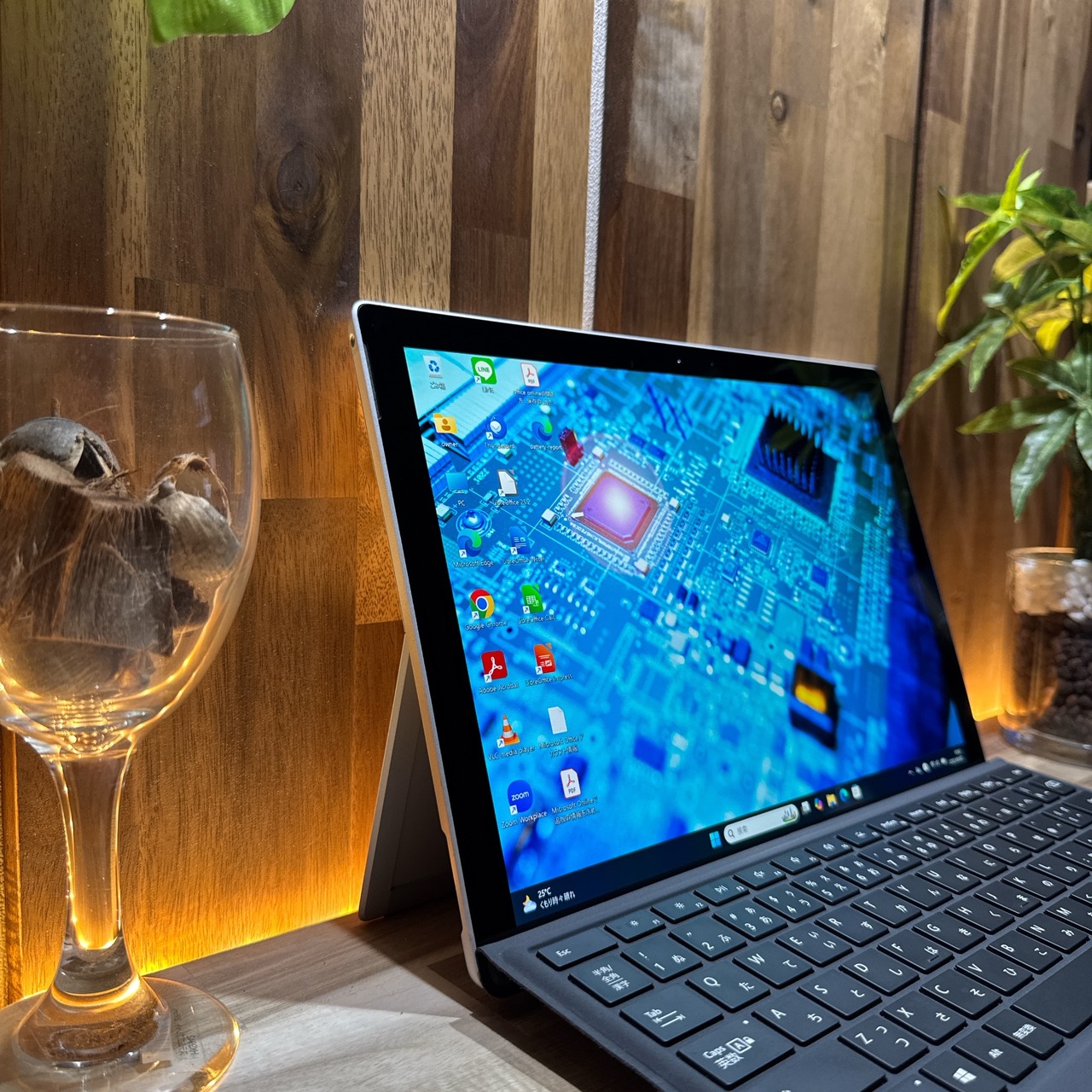 \ 公式ショップ限定価格❣️/ 美品《LTE搭載モデル》Surface Pro5 2in1 メモリ8GB SSD256GB Corei5 第7世代 ノートパソコン 安心サポート&3ヶ月保証付き