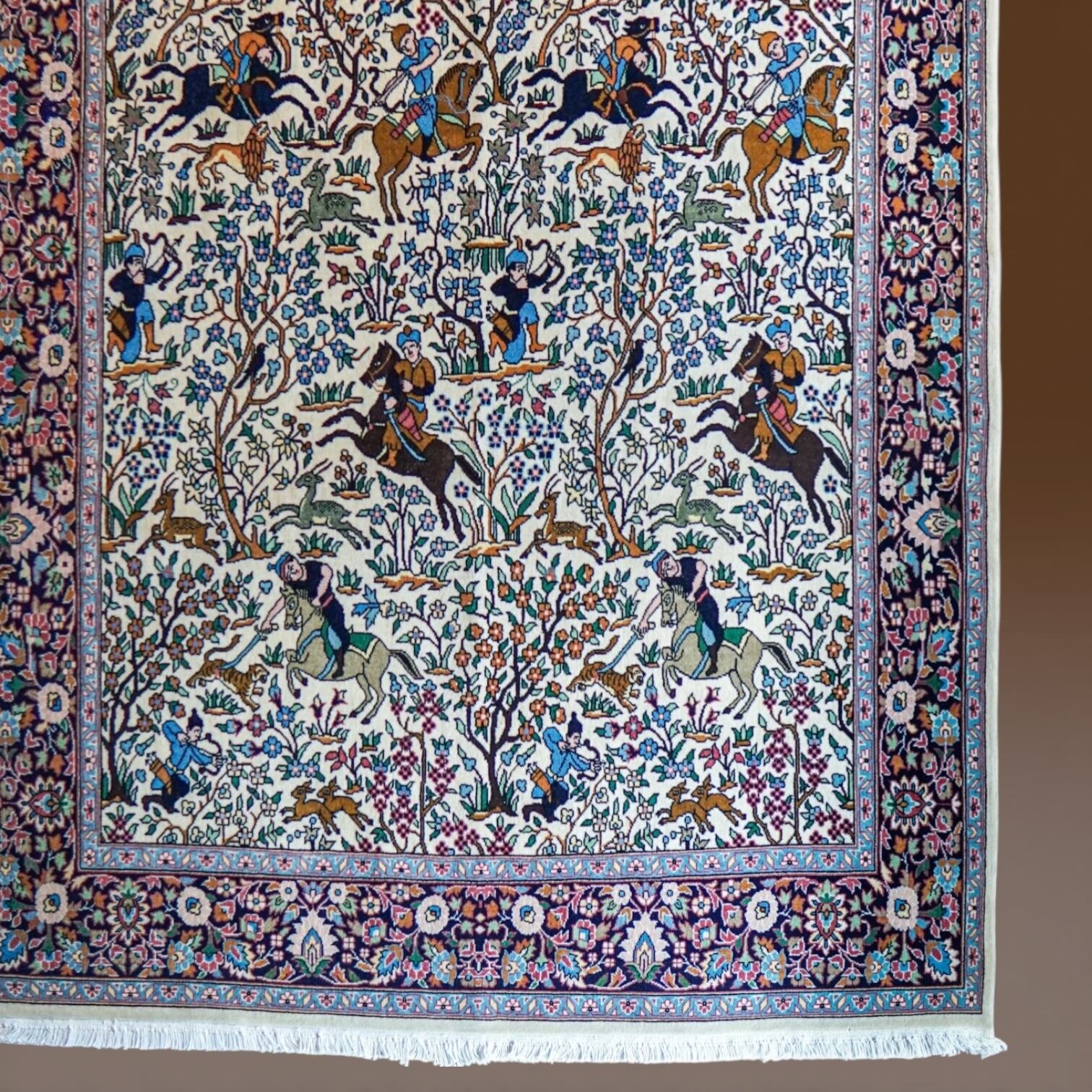 ペルシャ絨毯 タブリーズ産 シカルガー（狩猟図）デザイン 218×140cm