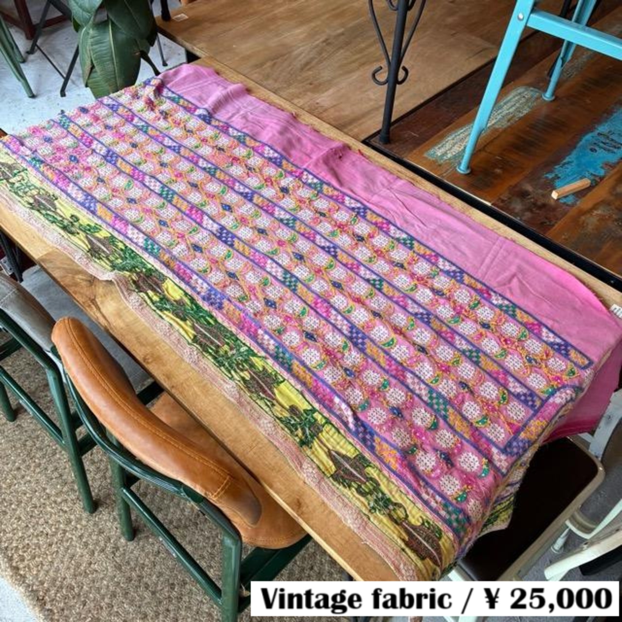 INDIA　Vintage Rabari embroidered fabric　66×180cm　25000-3