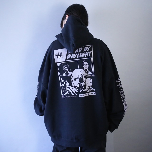 "デッド バイ デイライト" front and sleeve and back printed over silhouette sweat parka