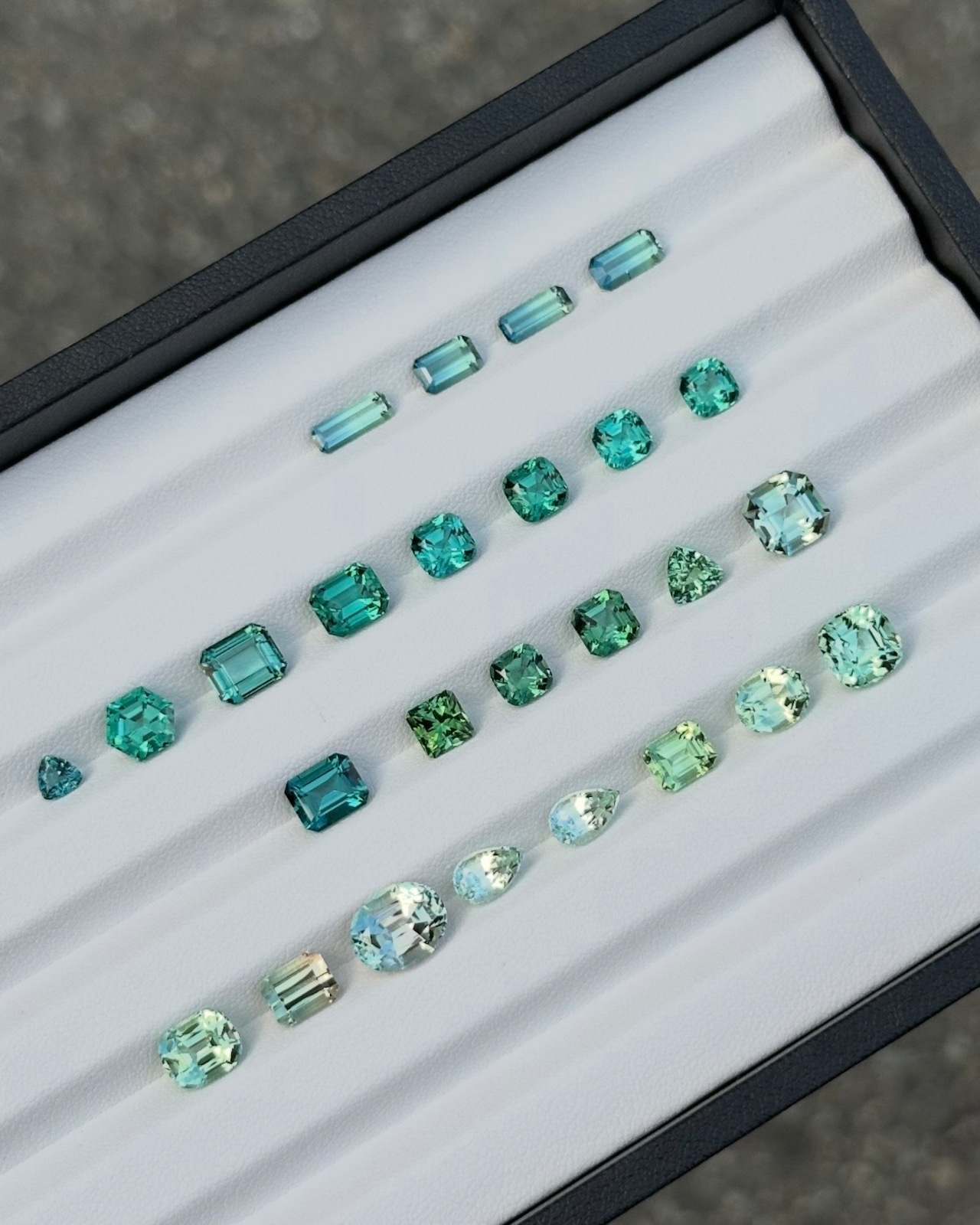 ラグーントルマリン 6.3x6.3mm, 1.3ct, ナミビア産