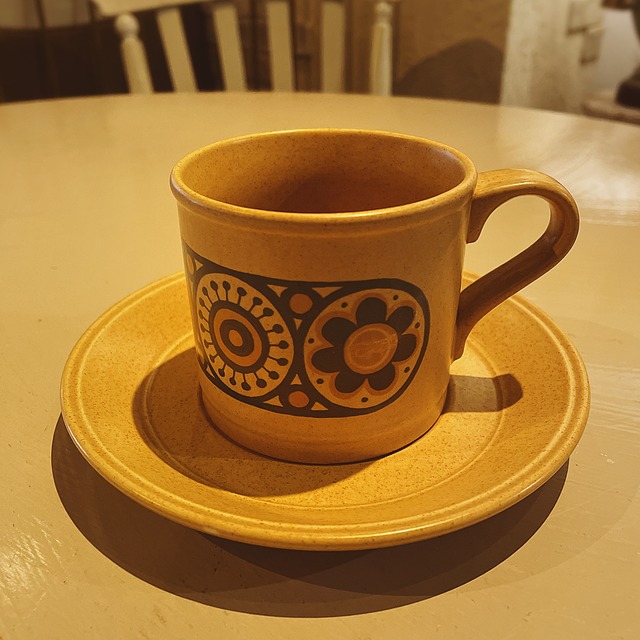 イギリスヴィンテージ食器　1970's Kiln Craft Bacchus Cup＆Saucer　キルンクラフト