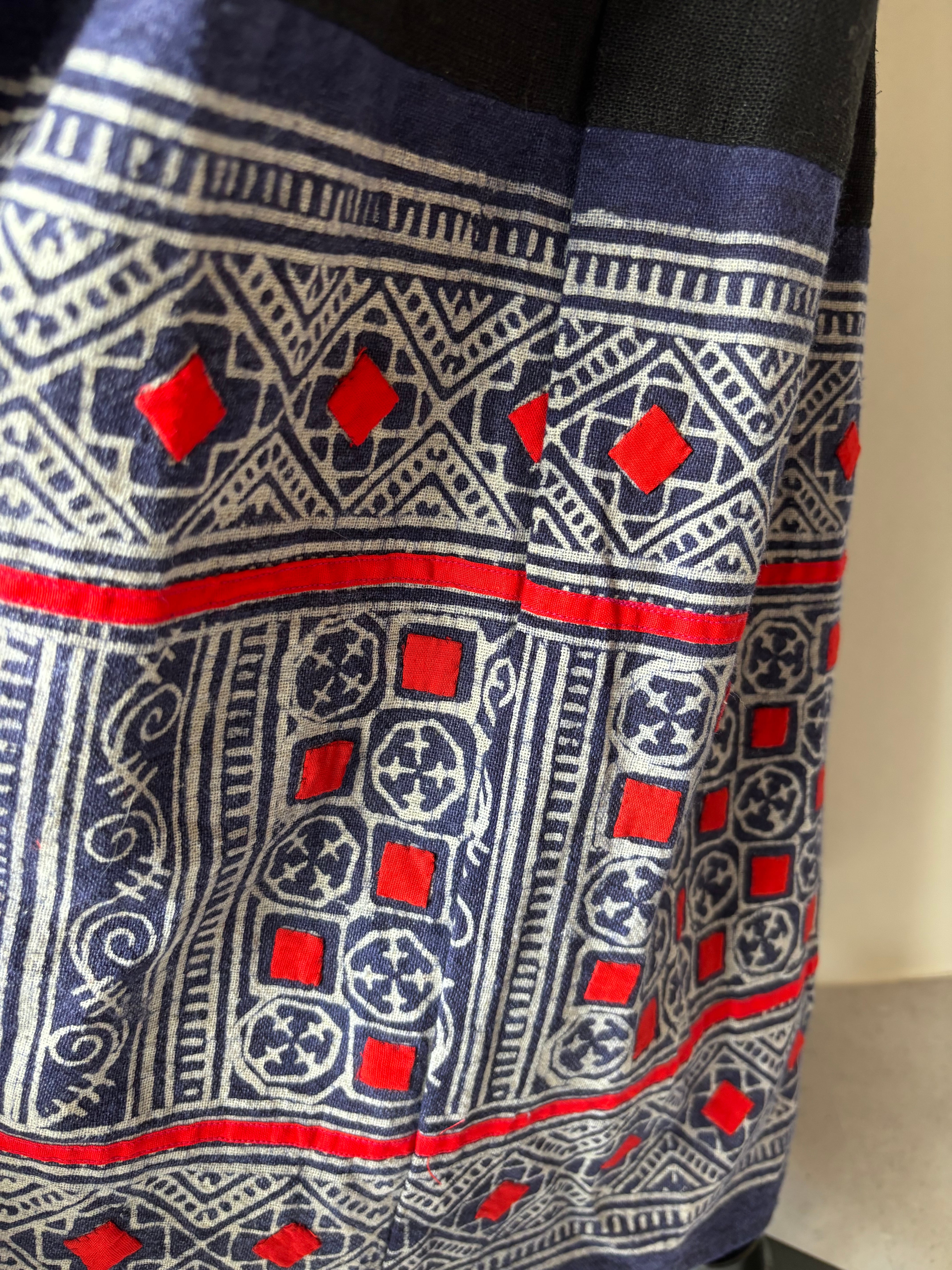 モン族スカート 003 ロング ろうけつ染め 黒リネン生地 ファスナー付