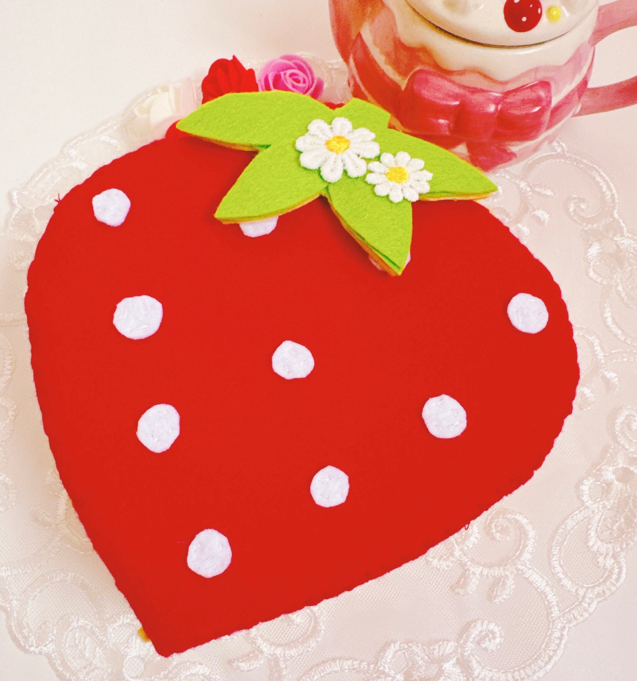 フェルトいちご型ケーキボックス | Pay ID