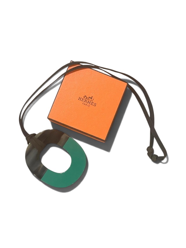 “HERMÈS” Buffalo Horn & Lacquer Pendant Necklace — “ISTHME” Model