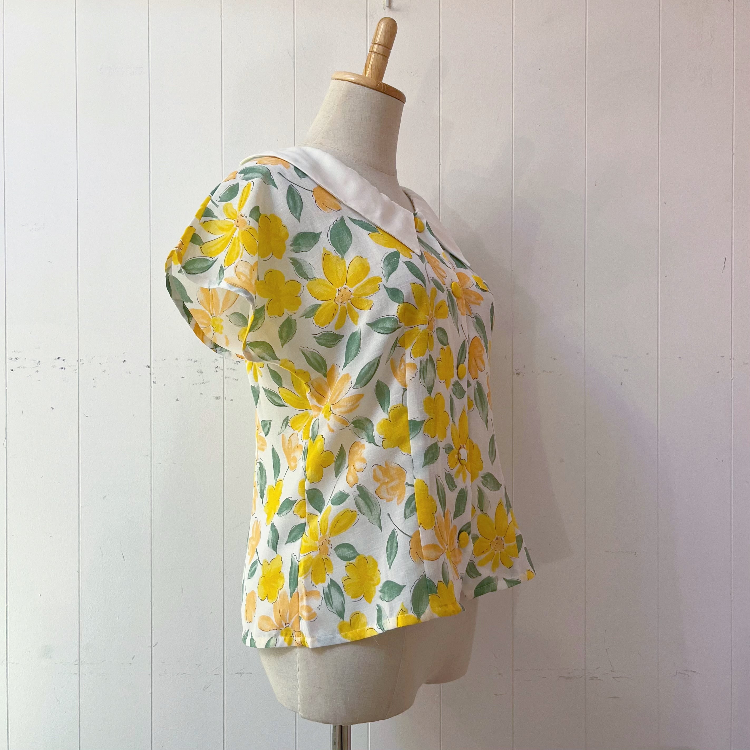 lemon yellow flower white collar blouse