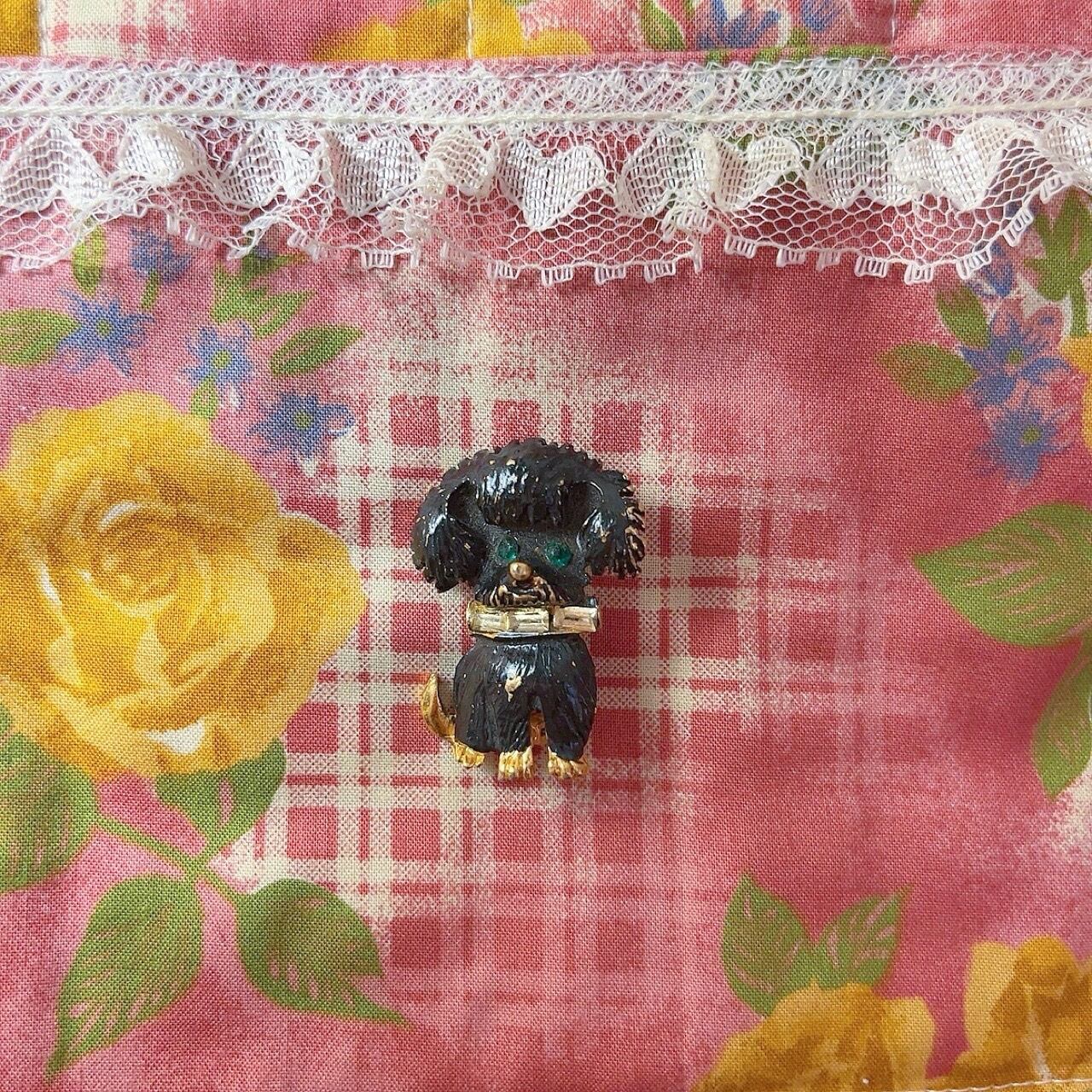green eyes dog brooch