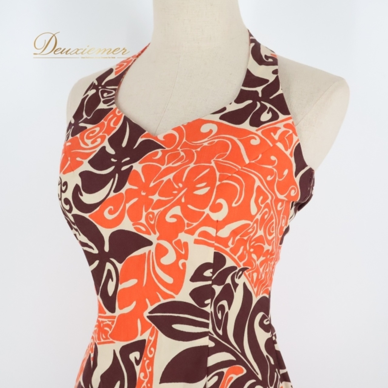 フラダンス 衣装 ワンピース ドレス オレンジ系 アロハスタンダード 日本製 ハワイアンプリント アロハ ホルターネック フリル かわいい 華やか 鮮やか 大人っぽい ブラウン系 ALOHA STANDARDS ベージュ系 フラ ダンス パーティー スカートスタイル 舞台衣装 フェスティバル モダン おしゃれ レディース