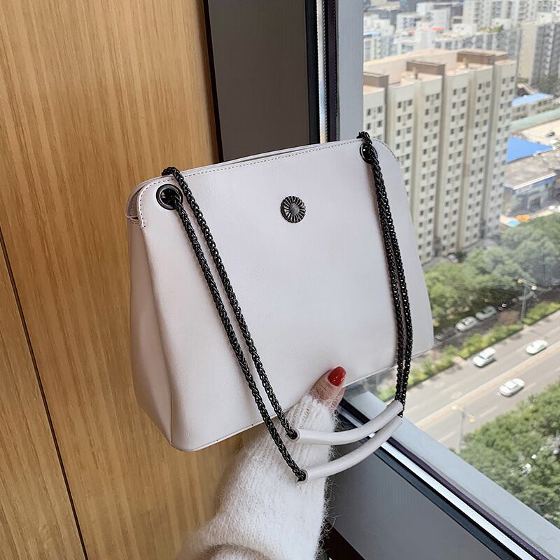 シンプルで大容量のハンドバッグレディースバッグ2020新しいトレンディなファッションチェーンワンショルダー脇の下バッグネットレッドメッセンジャースモールスクエアバッグ Tiancai_Wing_Bag0015838