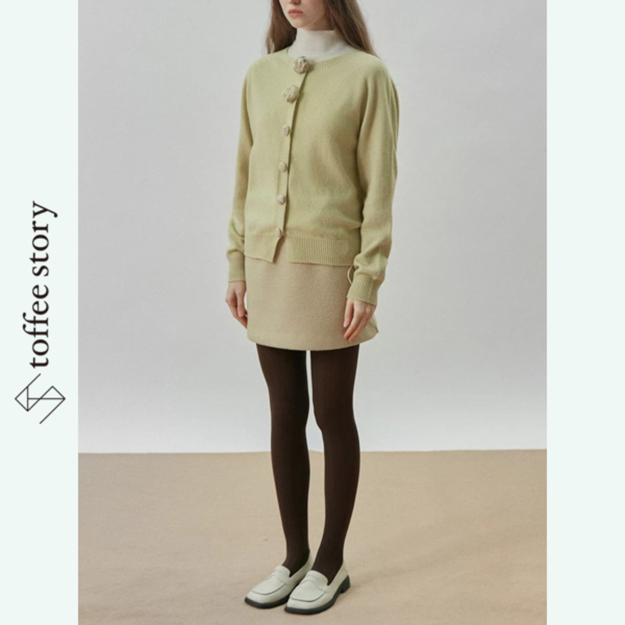 冬の灯りを抱くくすみ緑カーディガン《XU0260》