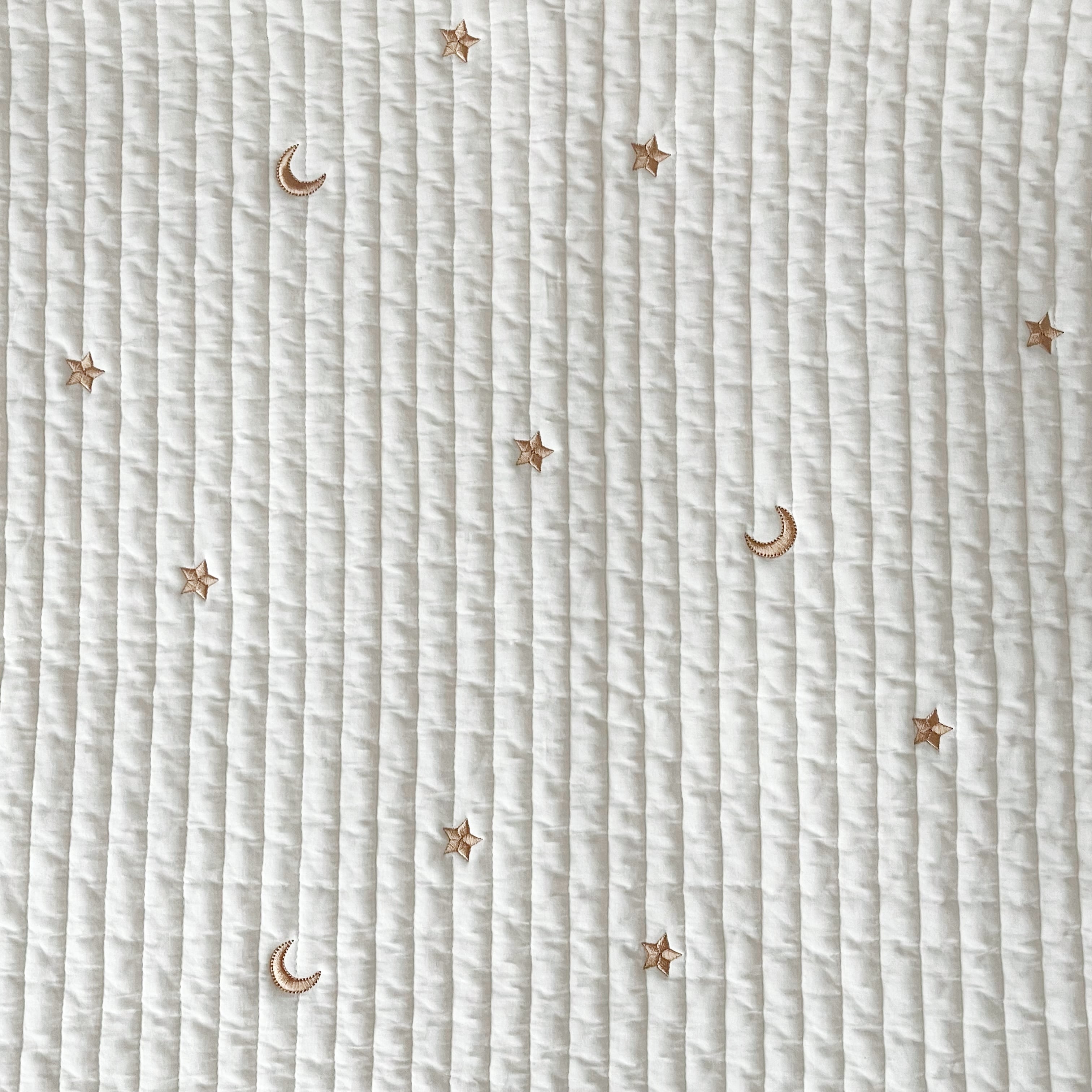 星と月刺繍 ⭐️ 高密度プレミアム イブル 140×210(±3)アイボリー プレミアムイブル 星月/くま/レモンの刺繍 ラウンドマット ホット