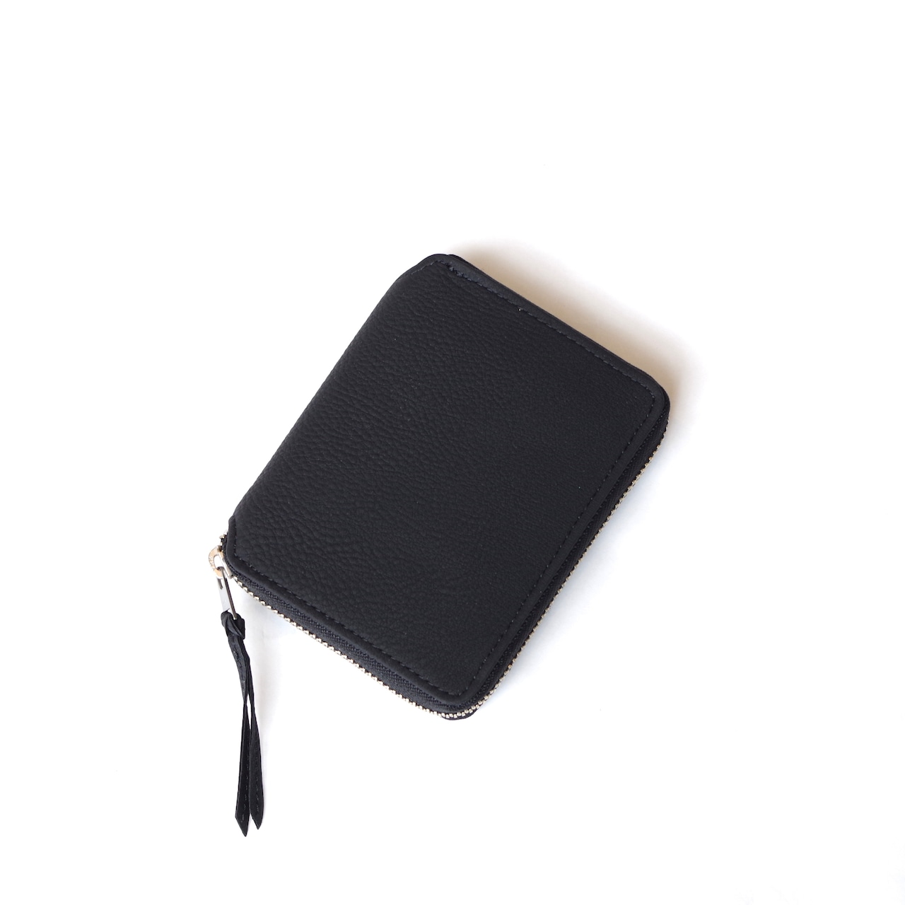 E R A. BUBBLE CALF ROUND PALM WALLET  L002