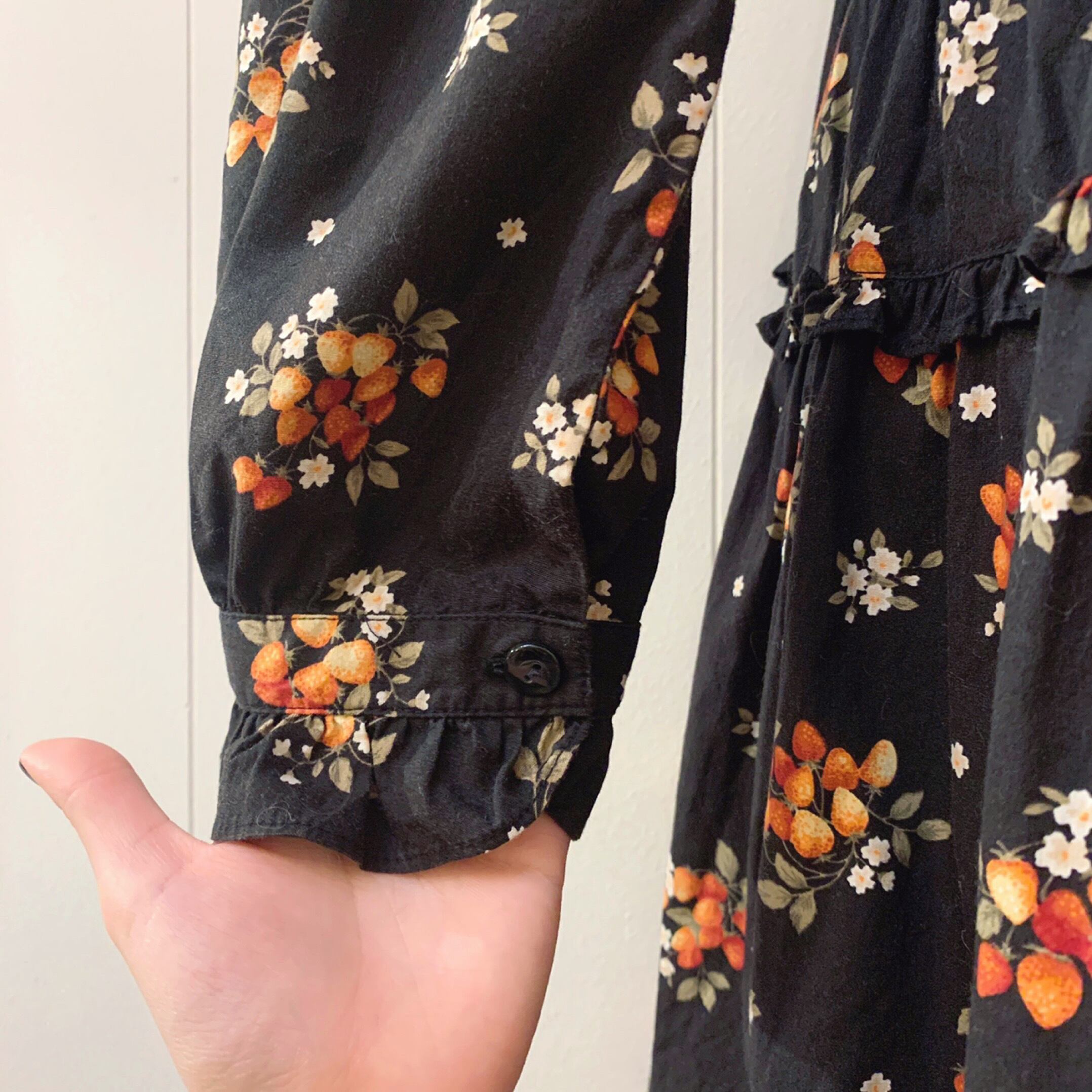 strawberry frill ribbon black one-piece