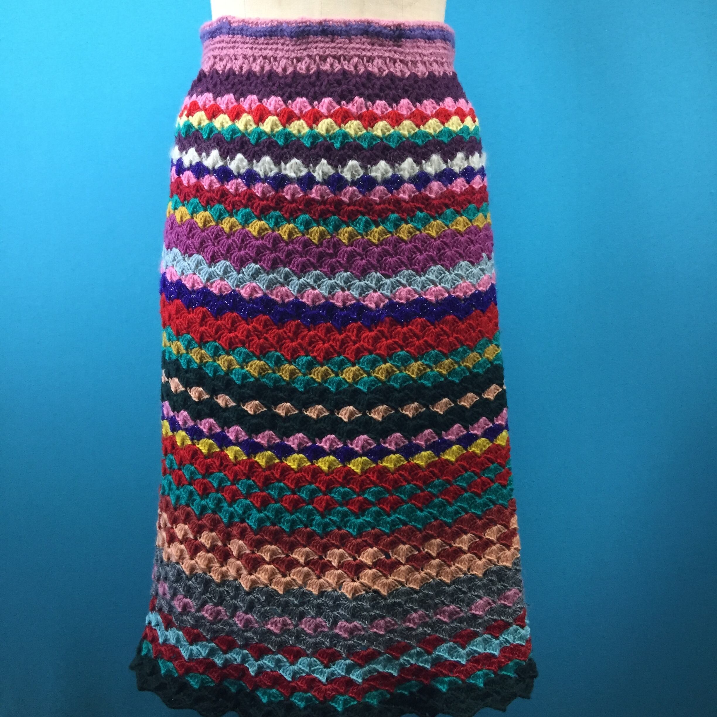 レインボーカラーのニットスカート 裏付き すべてハンドメイド服一点ものファッションのプリシラ