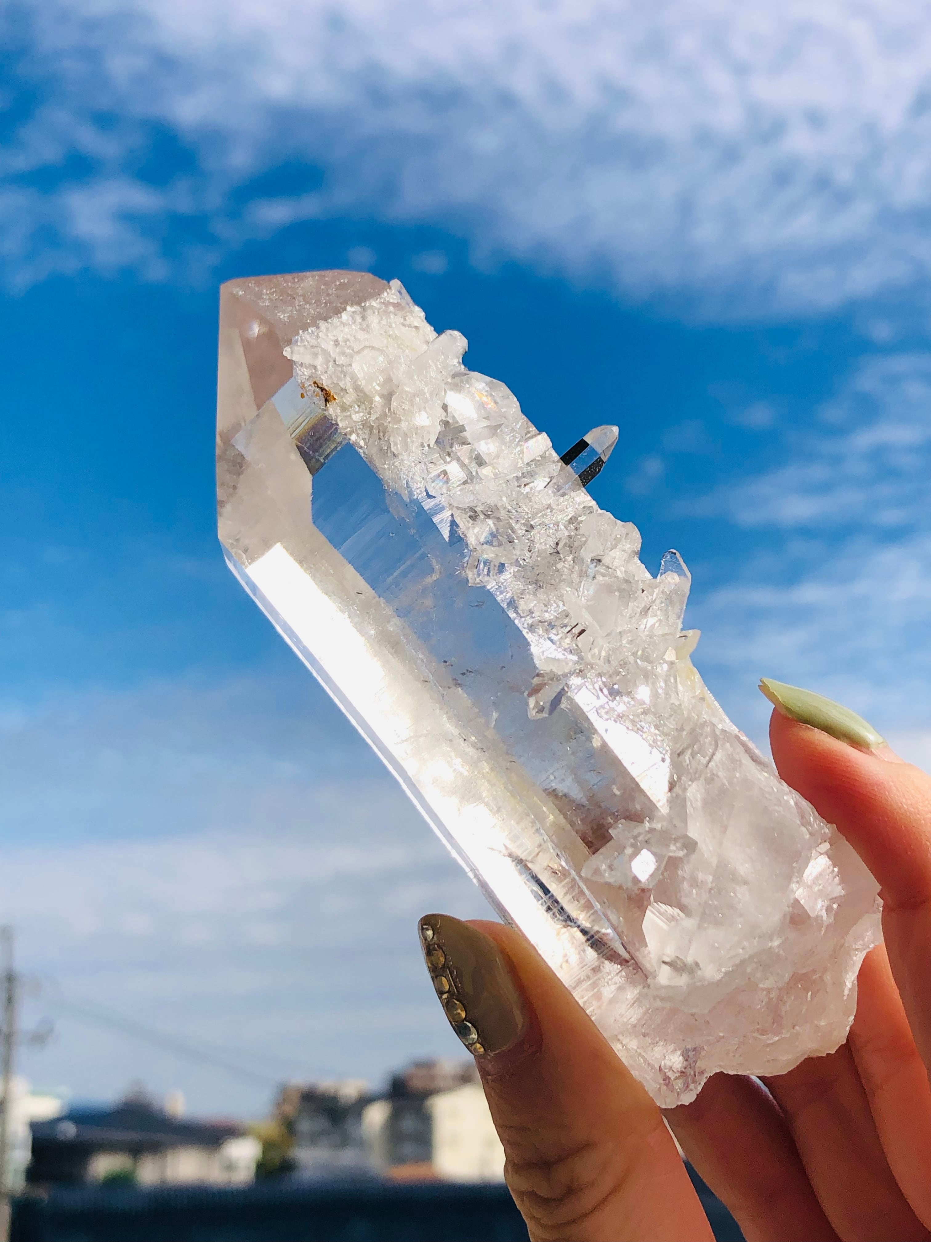 ❤️レア　❤️鷹*剣　逸品 彫り物　透明度良く　水晶　クラスター 柱 ❤️レア❤️鷹*剣逸品 彫り物透明度良く水晶クラスター 柱