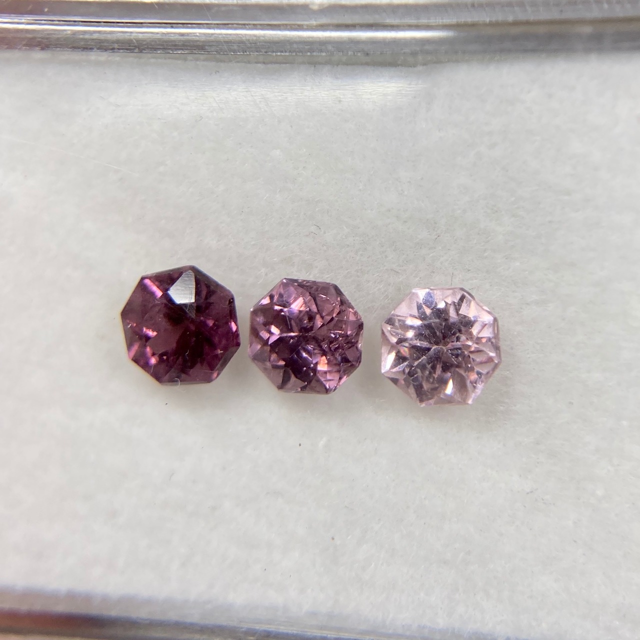 お花みたいなスピネル 訳あってお買い得 約4.4mm 3点セット 39