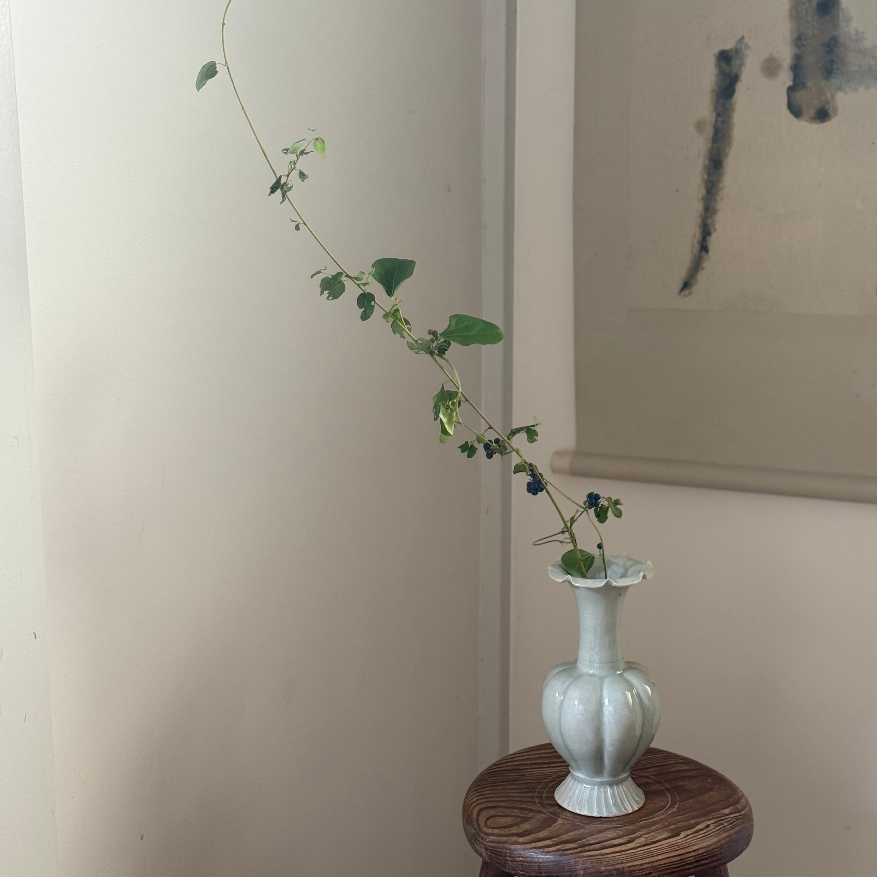 日高伸治   青白磁 瓜形瓶