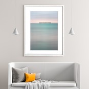 水平線を走る電車｜静寂の海と幻想的な列車のアートポスター｜ミニマル空間に映える一枚｜A3ポスター