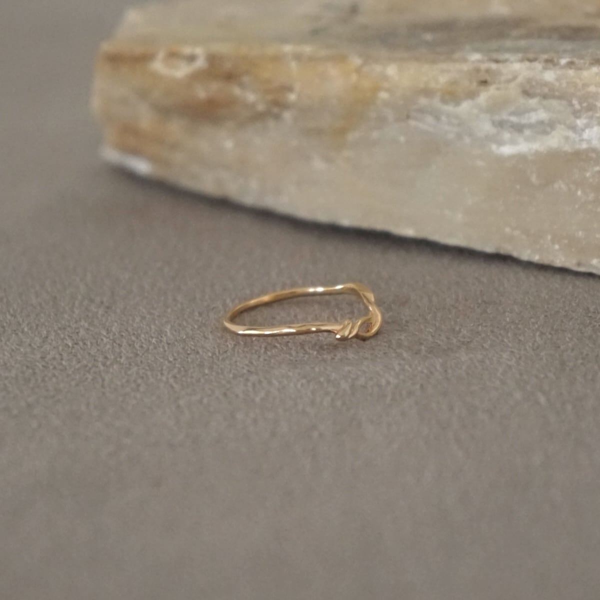 K10　華奢リング(やや歪みあり) K10 narrow twist ring | MR-139 | KINARIYA