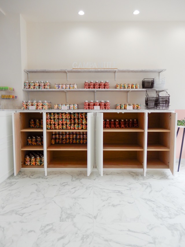 ケーキ屋さん向けディスプレイ収納キャビネット (大理石天板・オーダーメイド店舗什器)W2500