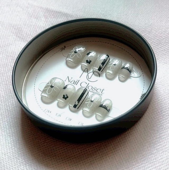 モノトーンフラワーコレクション｜premium ネイルチップ