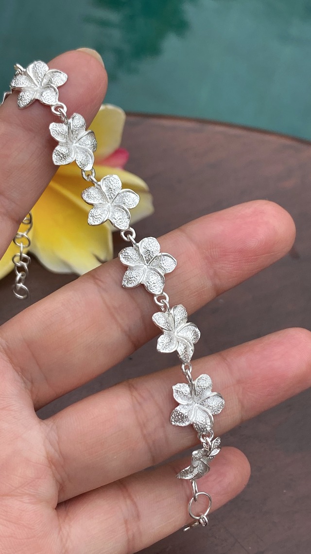 プルメリアがいっぱい 華やかな 煌めく ブレスレット シルバー925 Bali 花 バリシルバー G90No8