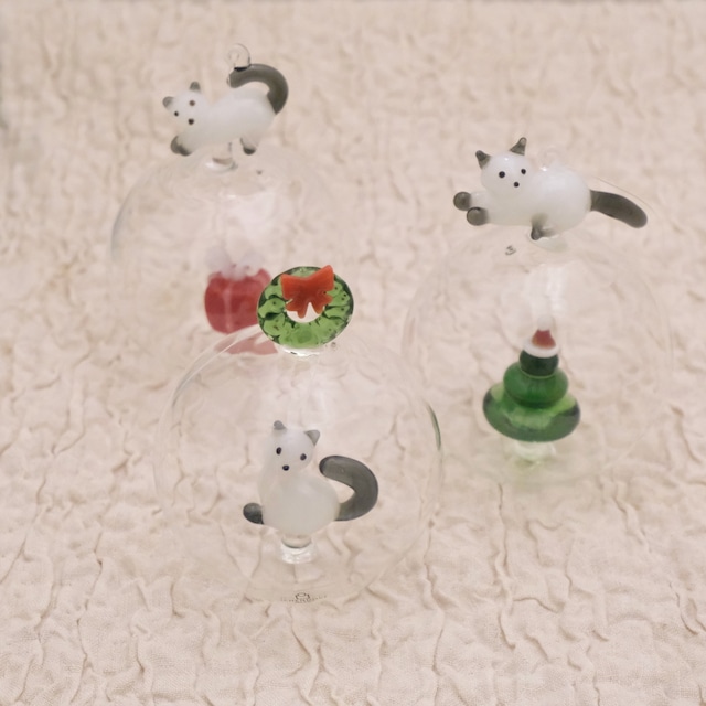 ICHENDORF (イッケンドルフ)TABBY CAT / christmas ball 猫とクリスマスモチーフの ガラスオーナメント