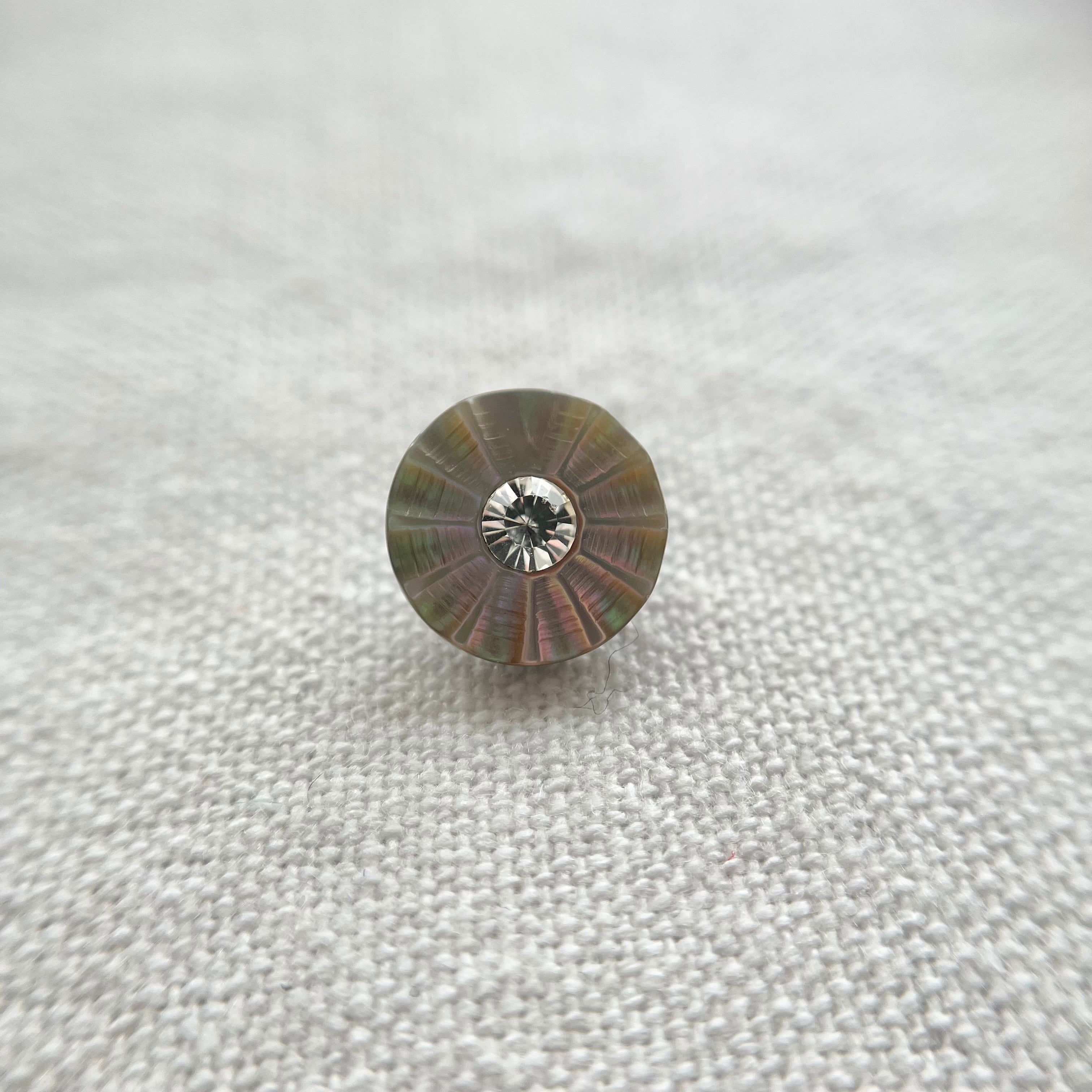 1粒ラインストーン×茶蝶貝フラワー 11.5㎜