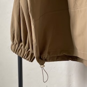 【受注予約:9月下旬入荷予定】裾ドロストマウンテンPK/カーキベージュ