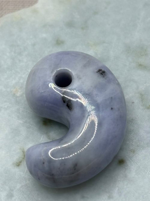 糸魚川翡翠　〜勾玉〜　希少なラベンダー翡翠・画像2