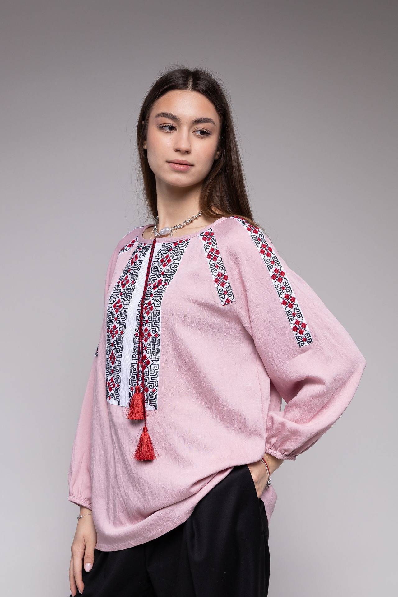 ウクライナ刺繍ヴィシヴァンカ　手刺繍　ボヘミアンリネン　レディース・フリーサイズ - 1