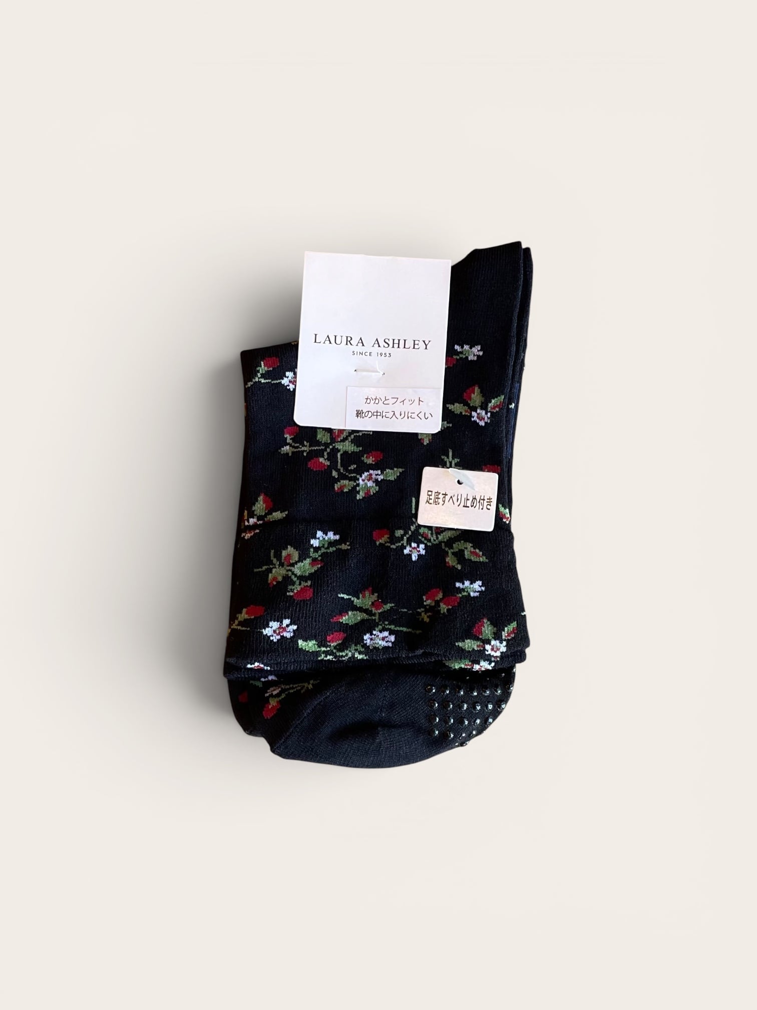 LAURA ASHLEY |いちご柄クルーソックス(大人かわいい 滑り止め付き)