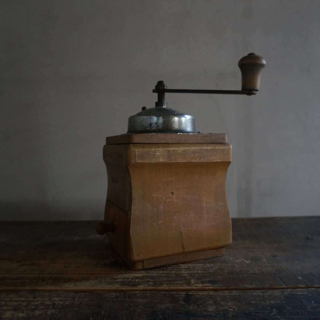 古いドイツのコーヒーミル