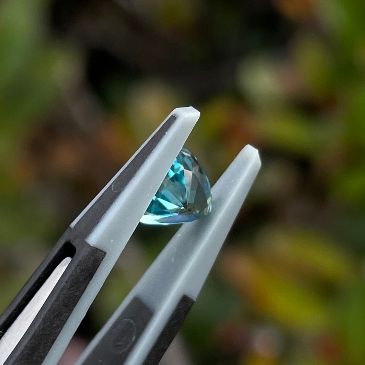 ブルージルコン トリリアント 6x6mm, 1.16ct, カンボジア産