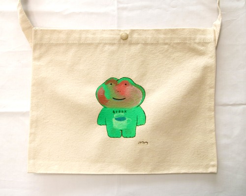 ［The frog is taking a coffee break.］サコッシュ　ボタン付き