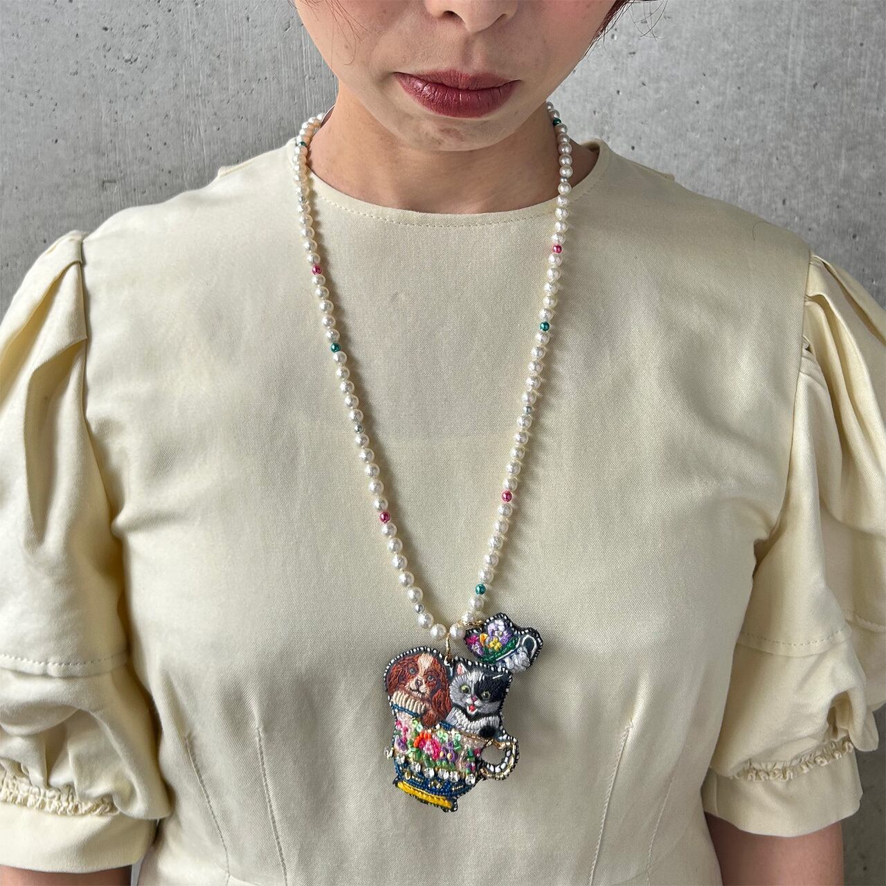 刺繍ネックレス Dog and cat in a cup | tamaobazaaar