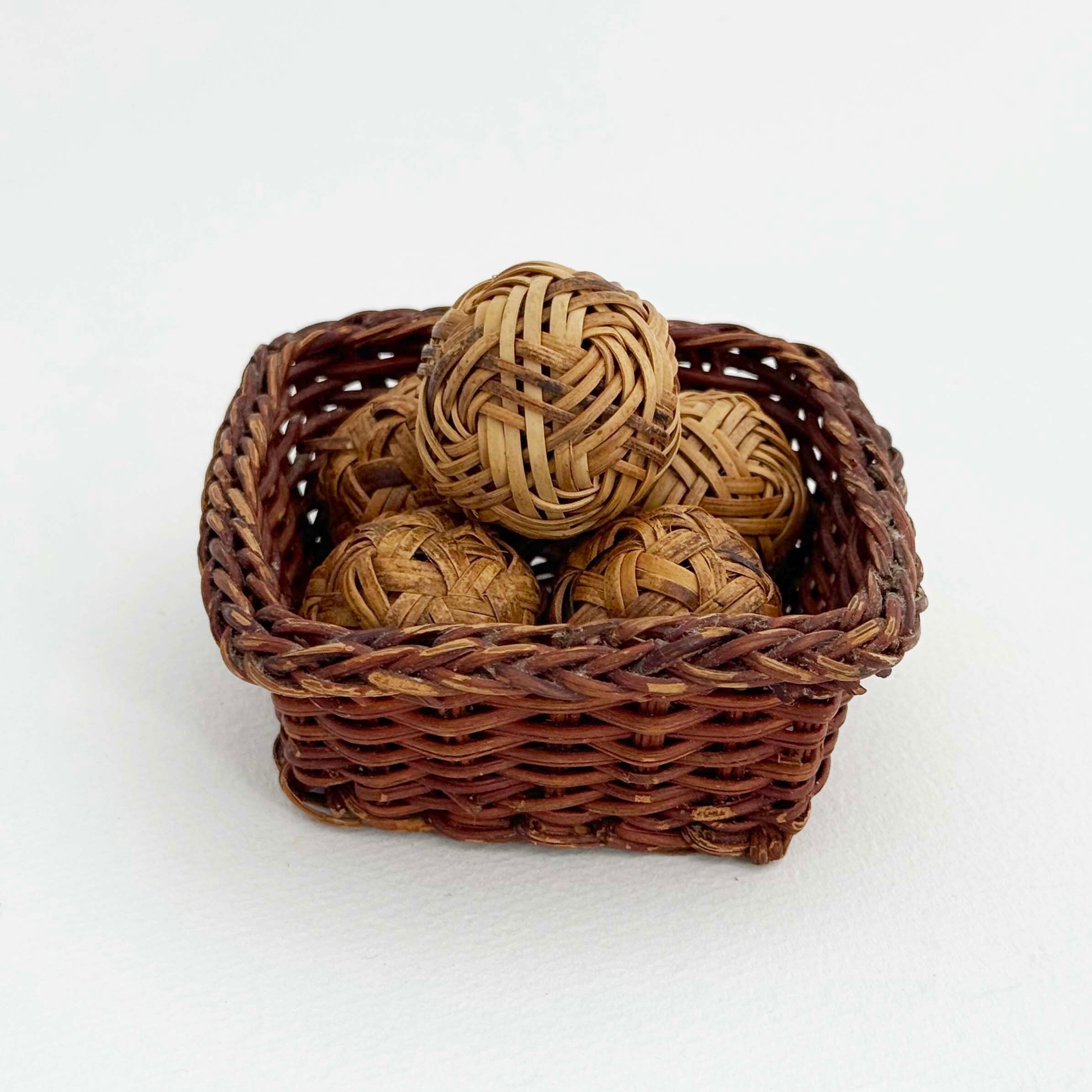 ヴィンテージ猫玉セット(籐の編み込み郷土玩具)
