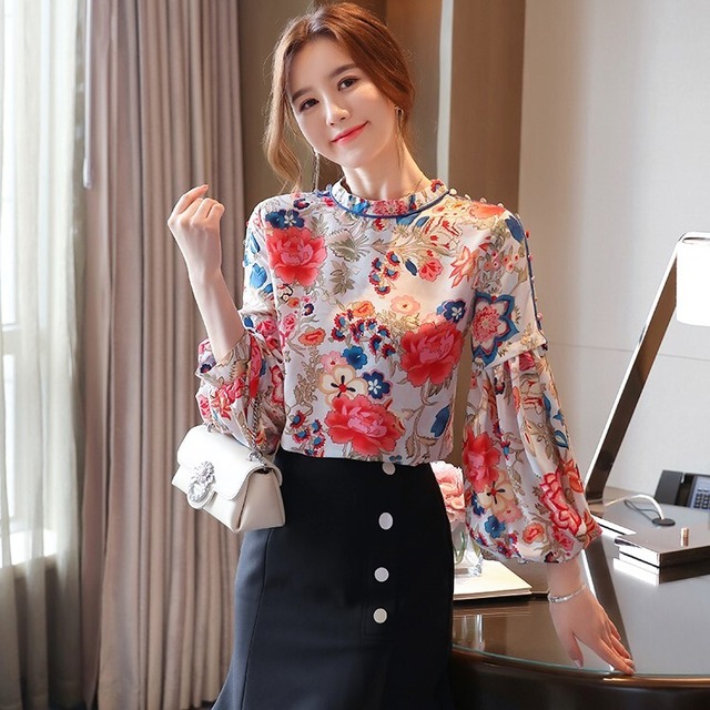 トップス ブラウス シャツ レディース 送料無料 袖あり 長袖 ボリューム袖 パフスリーブ ラウンドネック シフォン かわいい 大人可愛い きれいめ 大人 上品 おしゃれ 大人女子 こなれ感 ラブリー キュート ガーリー エレガント モダン 存在感 フォーマル とろみ感 S M L XL 2XL 赤 レッド 大人カラー 春カラー 花柄 フラワー ボタニカル 春 夏 秋 冬 20代 30代 オフィス ビジネス OL デート お出かけ 女子会 イベント リゾート 着回し 普段使い 体系カバー インスタ映え
