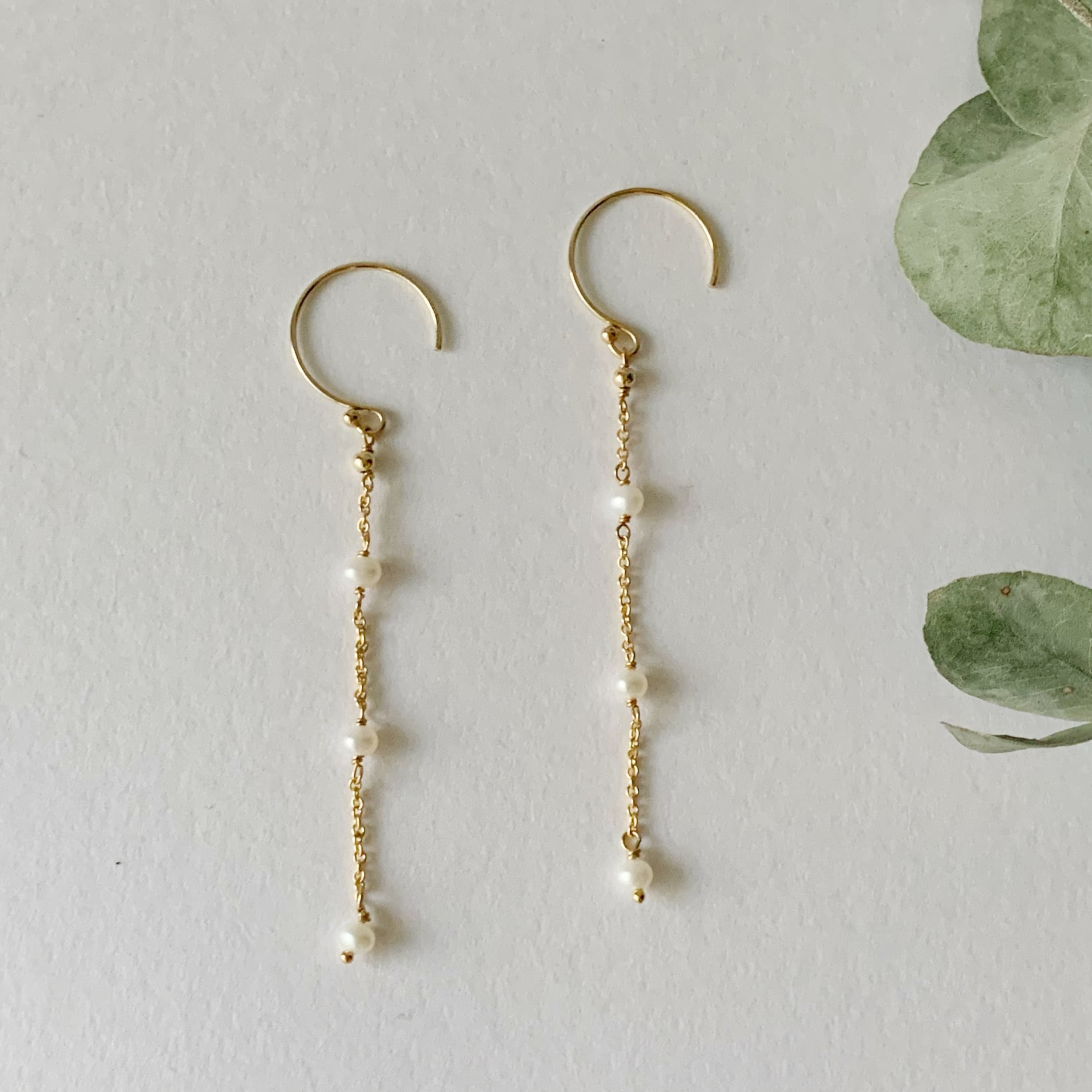 14kgf 小粒の淡水パール ステーションピアス | les petits bijoux