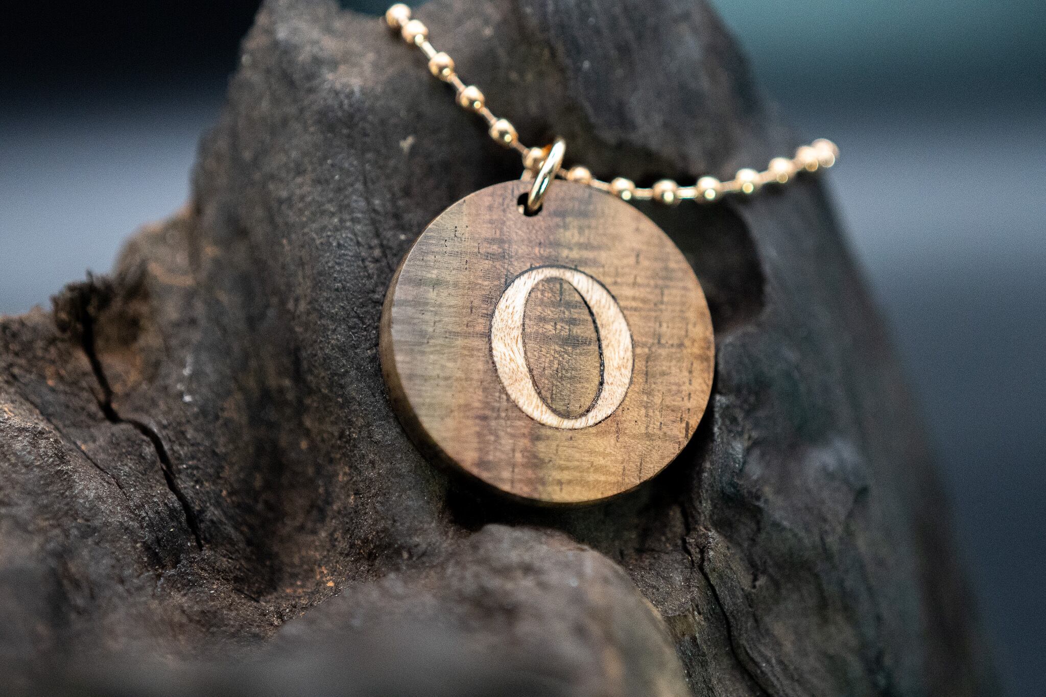 【21世紀最高峰の材】サイアミーズローズウッド マイクロカーリー ラウンド タグ イニシャル