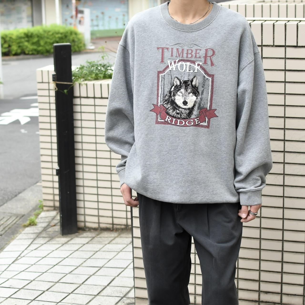 wolf embroidery sweat gray