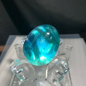 たまご　台座付きブルーグラデーションフローライト